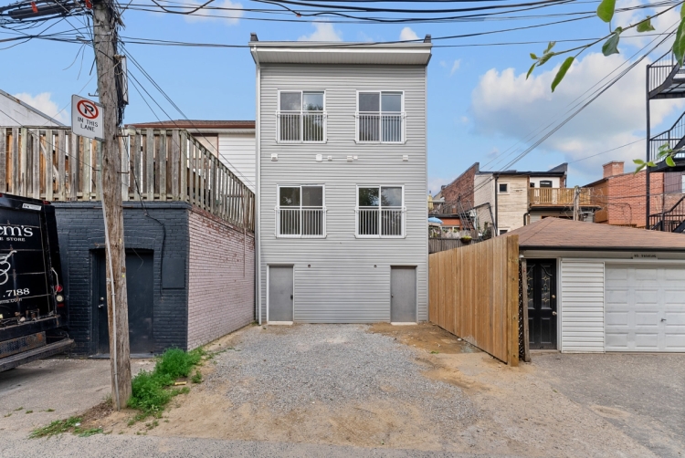 001 01 203 - 2219 dundas st w 414