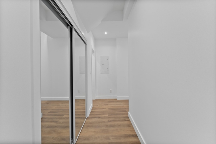 003 03 203 - 2219 dundas st w 539