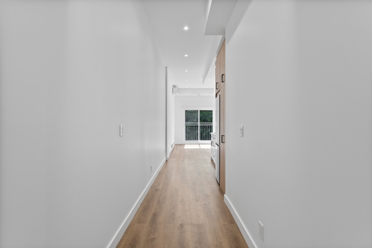 005 05 203 - 2219 dundas st w 471
