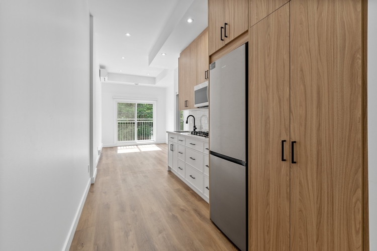 006 06 203 - 2219 dundas st w 626