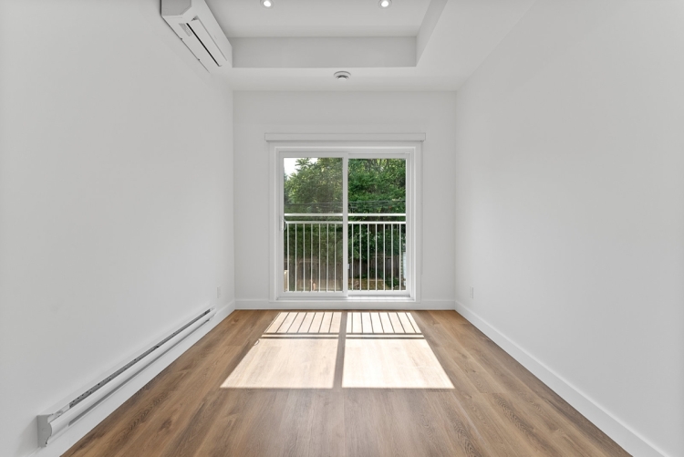 012 12 203 - 2219 dundas st w 180