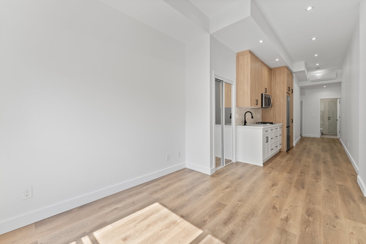 013 13 203 - 2219 dundas st w 711