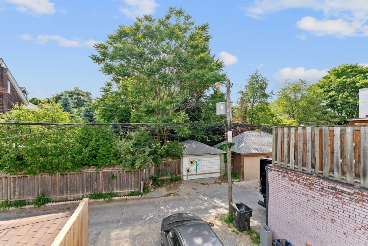 019 19 203 - 2219 dundas st w 968